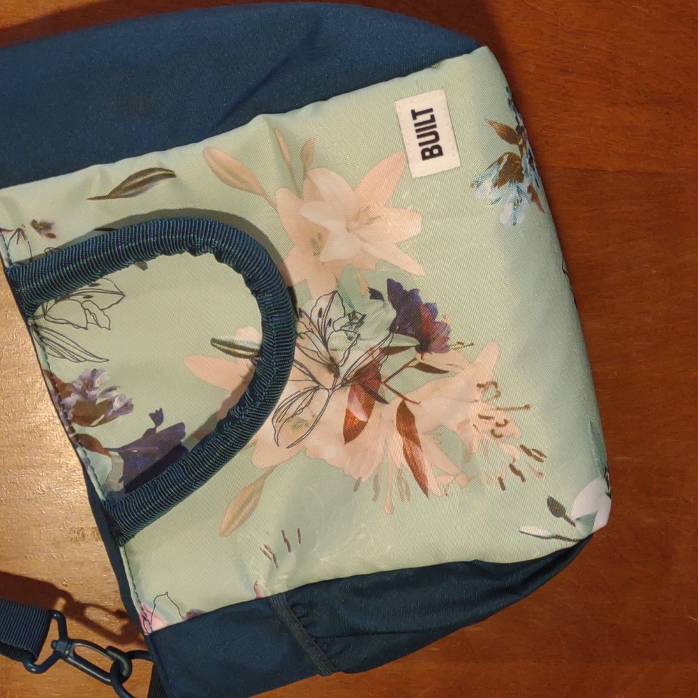 Built lunch tote. - Picture 2 of 10